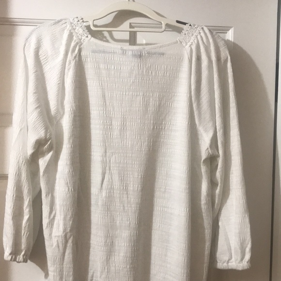 Cable & Gauge Blouse, White, Decorative Neckline, Size XL Pit to Pit 20” - Picture 4 of 6